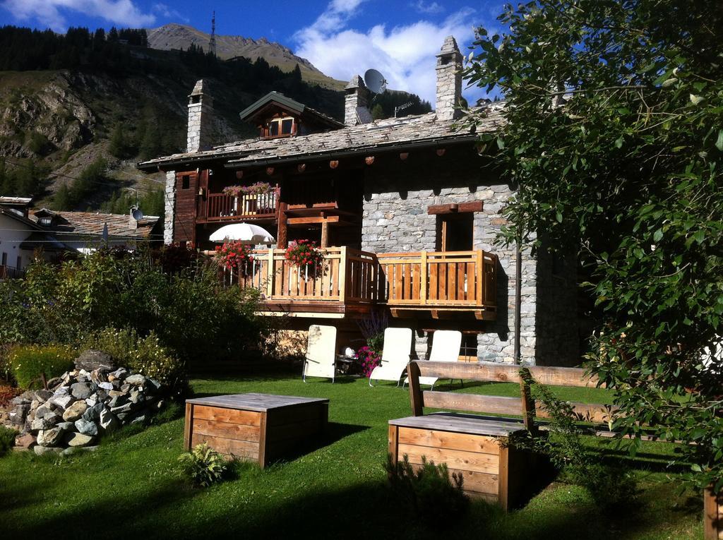 Les Trompeurs Chez Odette Bed and Breakfast Cogne Exteriör bild